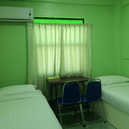 Nay Chi Lin Hotel Pathein Bagian luar foto