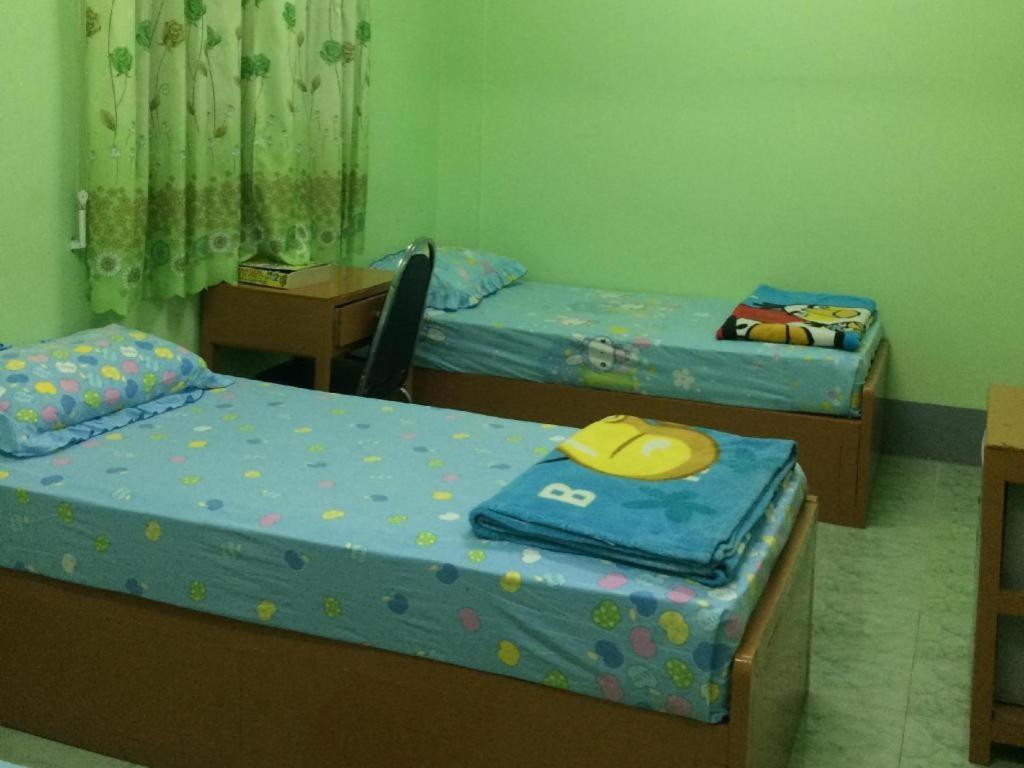 Nay Chi Lin Hotel Pathein Bagian luar foto
