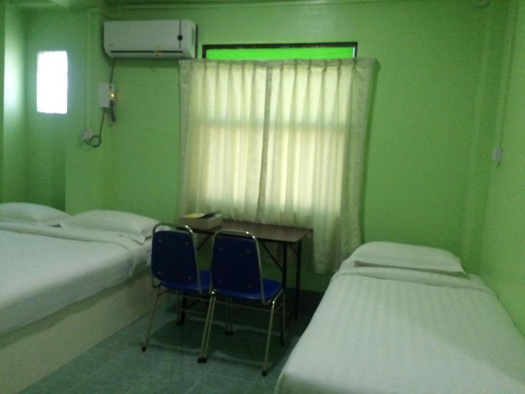 Nay Chi Lin Hotel Pathein Bagian luar foto
