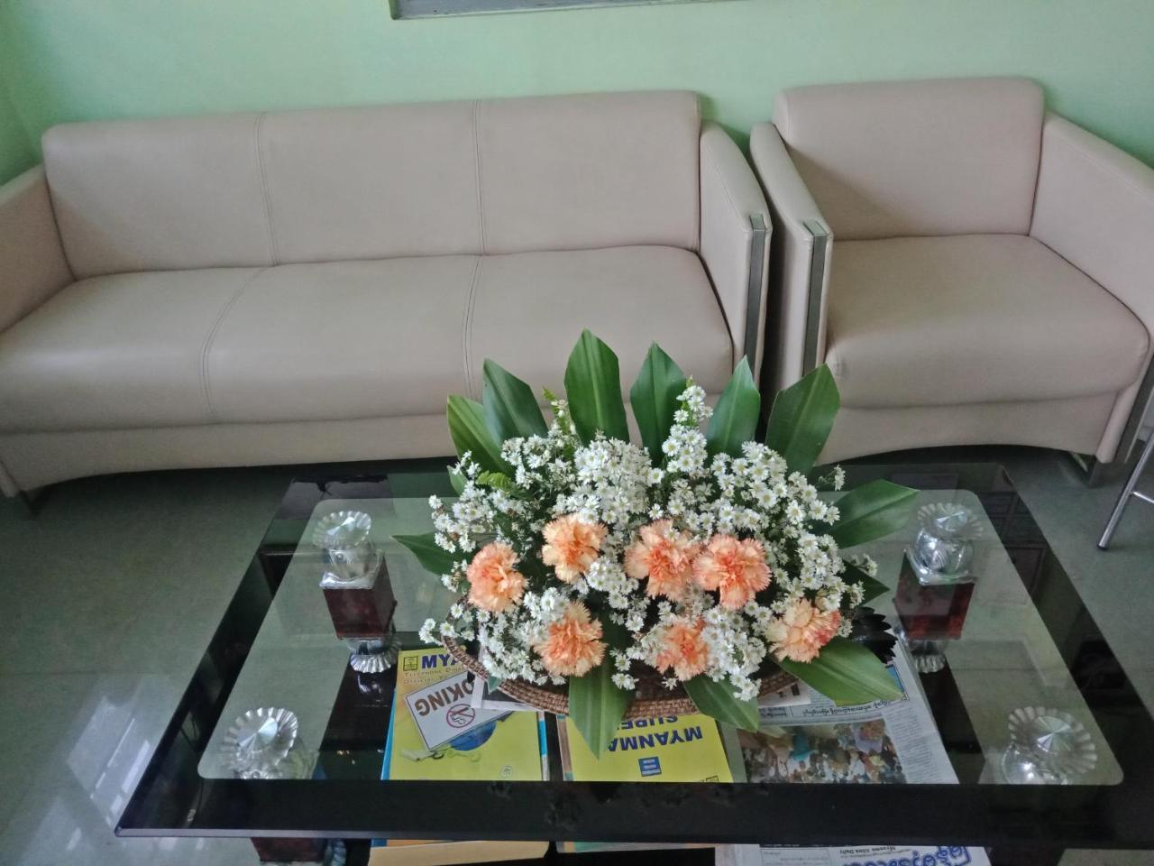 Nay Chi Lin Hotel Pathein Bagian luar foto