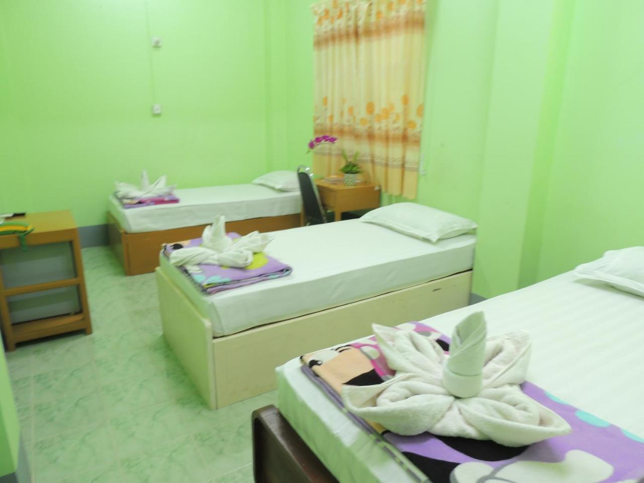 Nay Chi Lin Hotel Pathein Bagian luar foto
