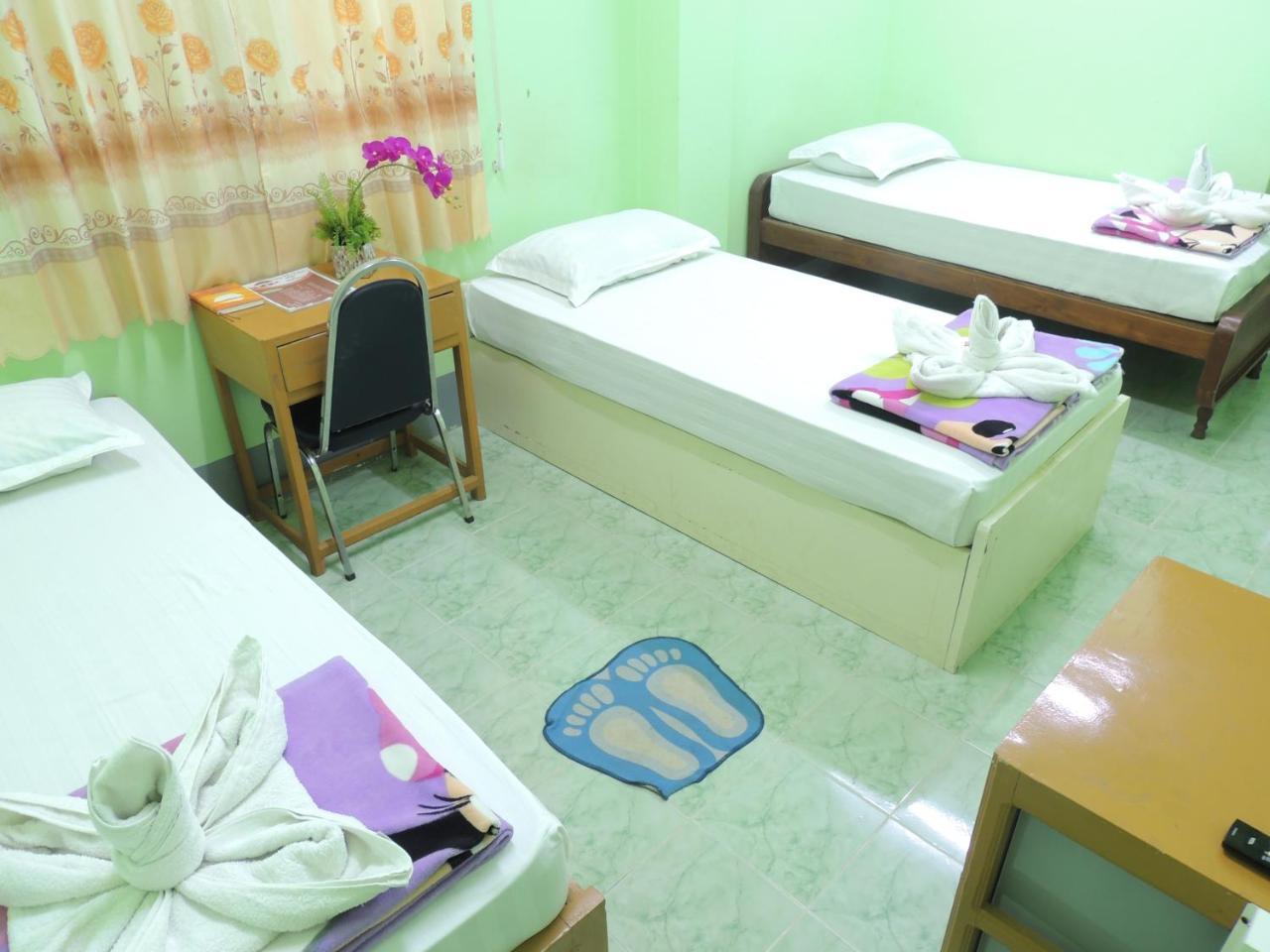 Nay Chi Lin Hotel Pathein Bagian luar foto